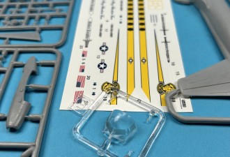 Scale model  Fokker C-31A ("Golden Knights" parachute team)